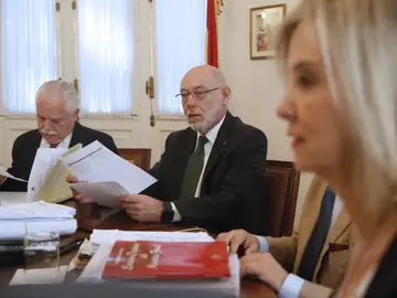 El fiscal general del Estado, José Manuel Maza (c), junto al teniente fiscal del Tribunal Supremo (TS), Luis Navajas (i), y la fiscal de Andalucía, Ana Tárrago (d) El fiscal general del Estado, José Manuel Maza (c), junto al teniente fiscal del Tribunal Supremo (TS), Luis Navajas (i), y la fiscal de Andalucía, Ana Tárrago (d)