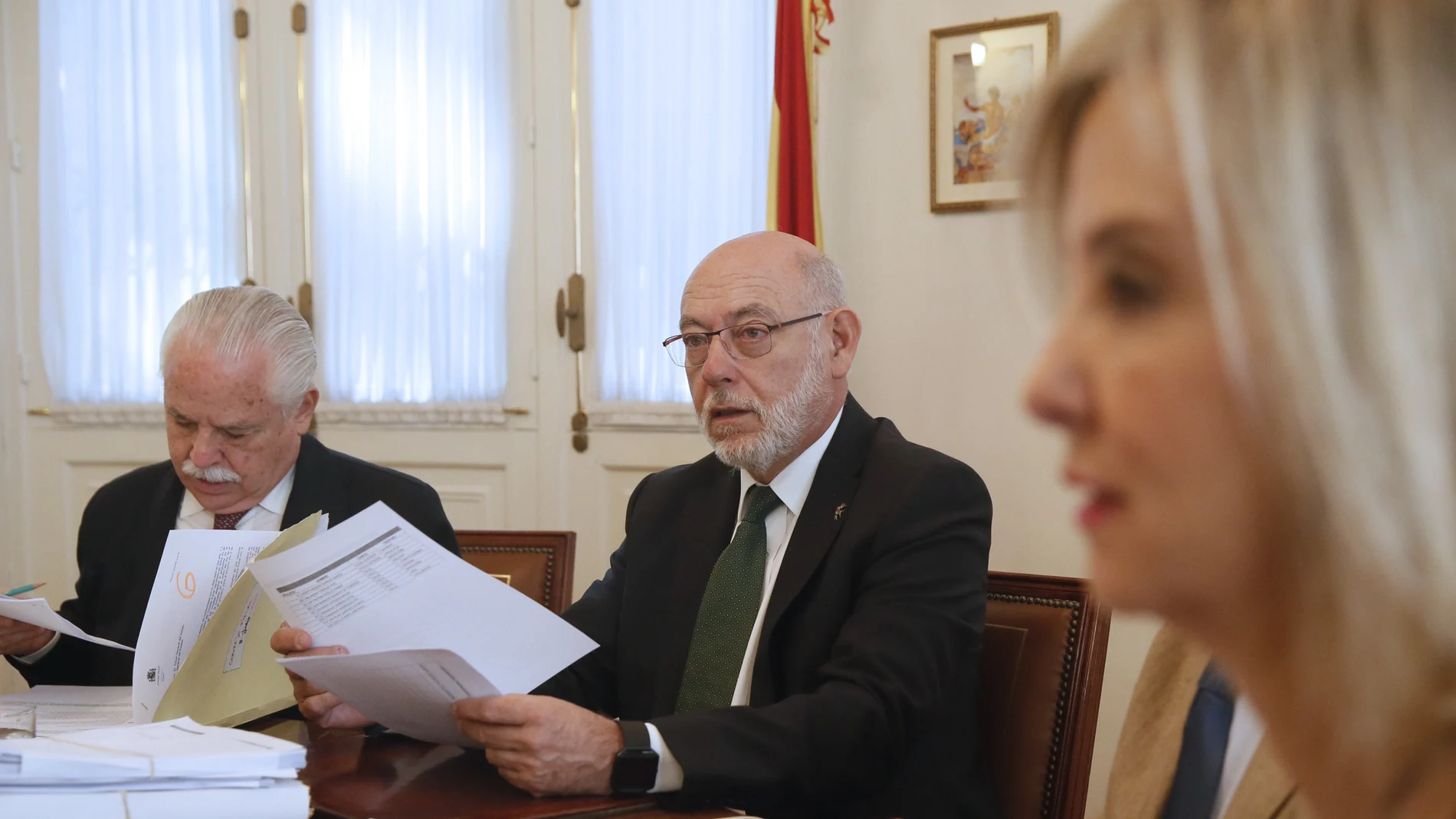 El fiscal general del Estado, José Manuel Maza (c), junto al teniente fiscal del Tribunal Supremo (TS), Luis Navajas (i), y la fiscal de Andalucía, Ana Tárrago (d) El fiscal general del Estado, José Manuel Maza (c), junto al teniente fiscal del Tribunal Supremo (TS), Luis Navajas (i), y la fiscal de Andalucía, Ana Tárrago (d)
