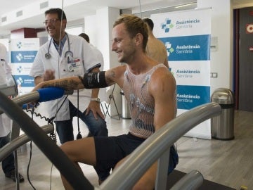 Rakitic pasa examen médico con el Barcelona