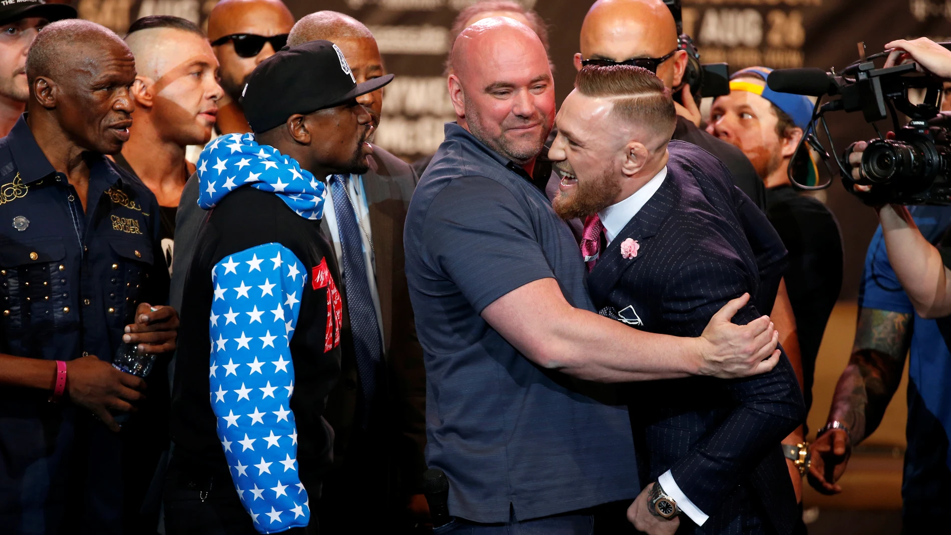 Primer cara a cara entre Mayweather y McGregor Primer cara a cara entre Mayweather y McGregor