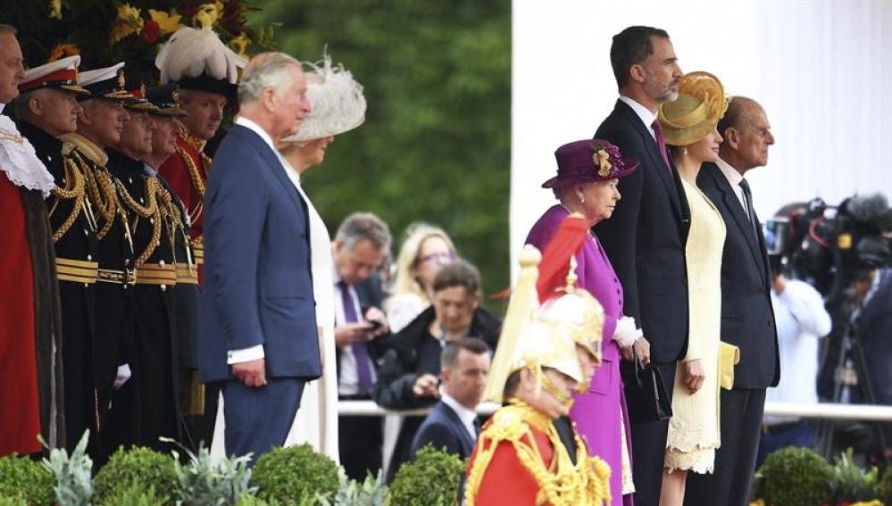 Isabel II distingue a Felipe VI con la prestigiosa Orden de la Jarretera