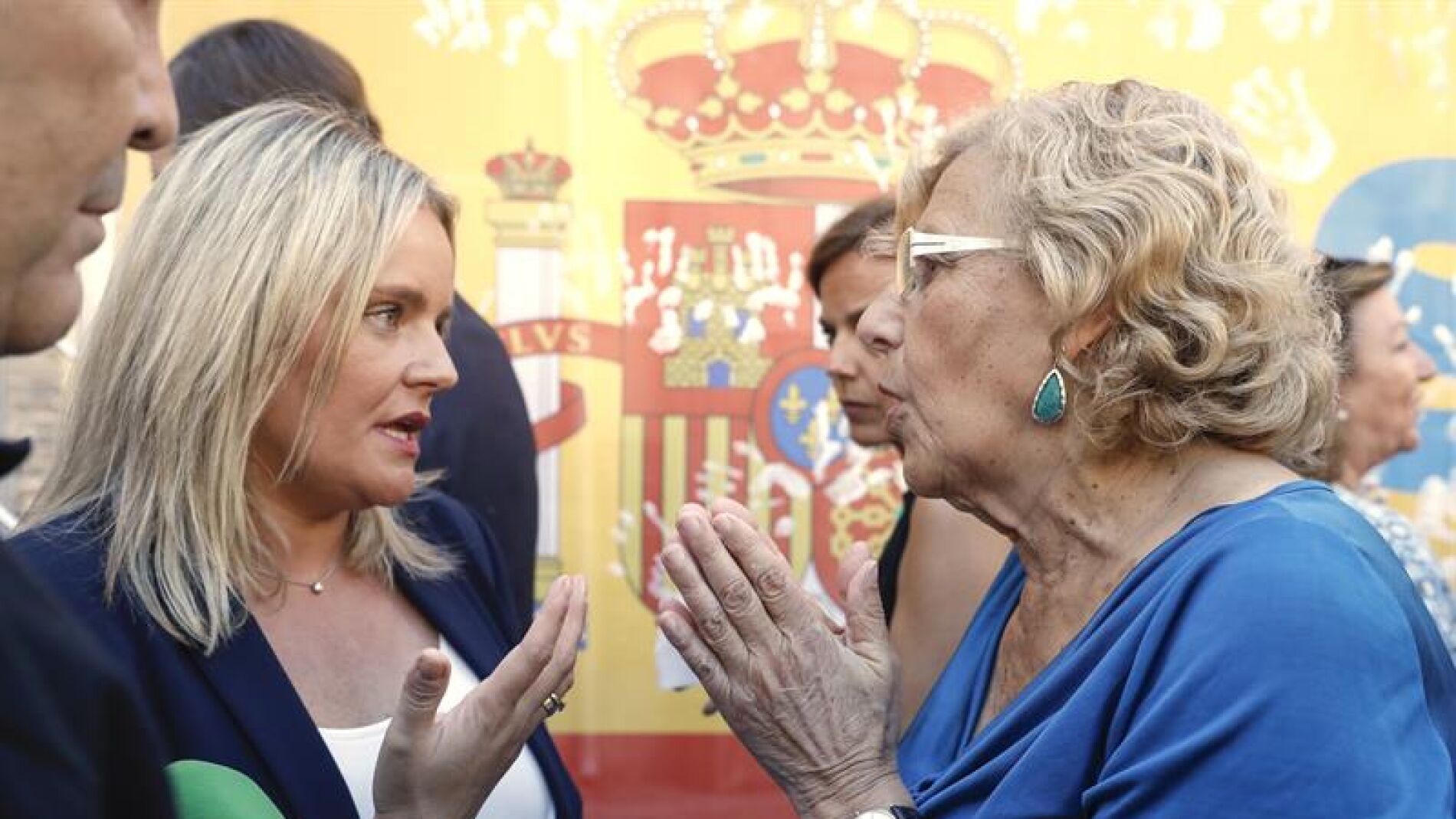 Marimar Blanco, hermana de Miguel &Aacute;ngel Blanco, conversa con Manuela Carmena