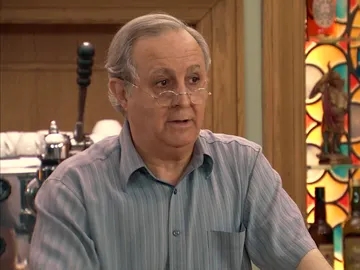 Pelayo se entera que Benigna no ha leído su novela Pelayo se entera que Benigna no ha leído su novela