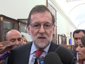 Rajoy pide a los ciudadanos que estén "tranquilos" porque el Gobierno "sabe lo que tiene que hacer" con Cataluña