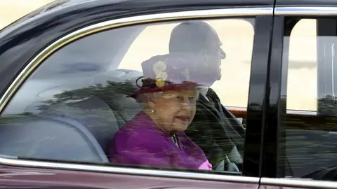 Isabel II recibe oficialmente a los Reyes de España en la sede de la Guardia de Honor en Londres Isabel II recibe oficialmente a los Reyes de España en la sede de la Guardia de Honor en Londres
