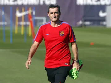 Ernesto Valverde, durante un entrenamiento del Barcelona Ernesto Valverde, durante un entrenamiento del Barcelona