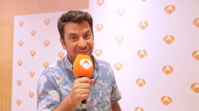 Descubre las mejores canciones del verano cantadas por los protagonistas de 'Me Resbala'