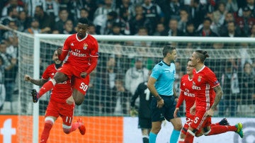 Nelson Semedo celebra un gol con el Benfica