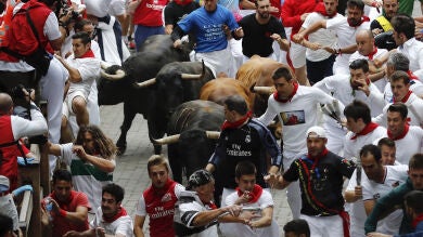 Los toros de Núñez del Cuvillo 'vuelan' en un encierro con dos heridos por asta