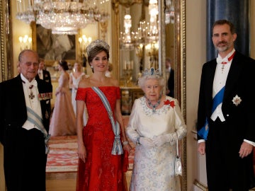 La cena de honor a los Reyes de España en el Palacio de Buckingham 