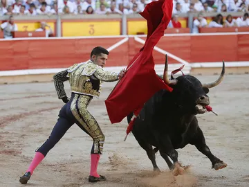 Imagen de archivo del diestro Alejandro Talavante con su primero durante los Sanfermines Imagen de archivo del diestro Alejandro Talavante con su primero durante los Sanfermines