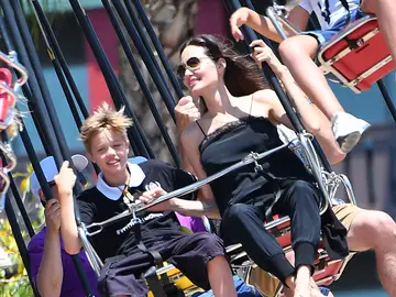 Angelina Jolie se lo pasa en grande junto a su hijo Angelina Jolie se lo pasa en grande junto a su hijo