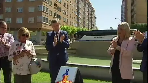 Uno de los homenajes a Miguel Ángel Blanco Uno de los homenajes a Miguel Ángel Blanco