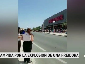El incendio de una freidora desata el pánico en un centro comercial en Fuengirola