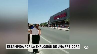 El incendio de una freidora desata el pánico en un centro comercial en Fuengirola