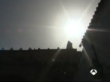 El sol asomando entre edificios El sol asomando entre edificios