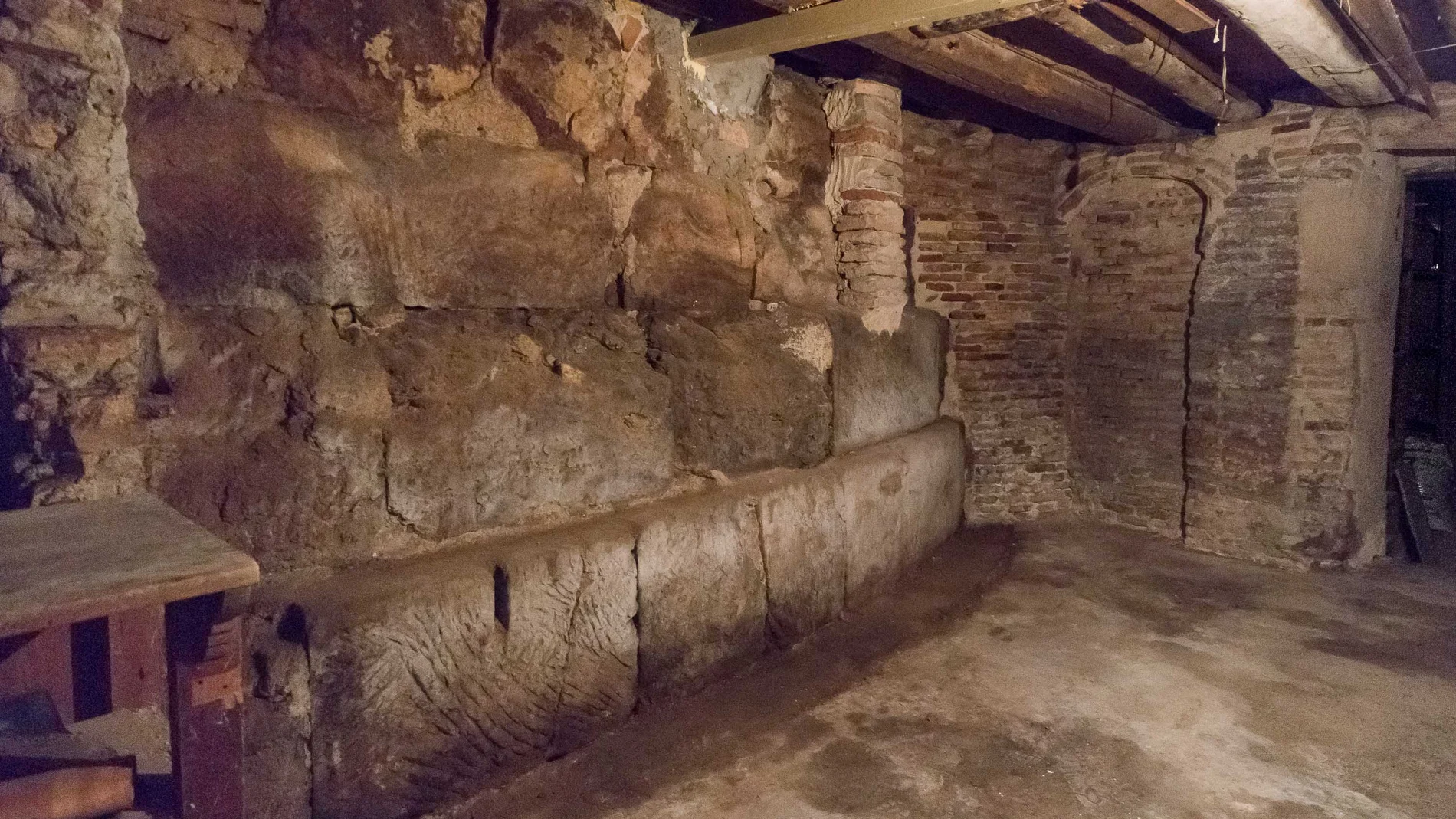 Nuevo tramo de muralla descubierto en Zaragoza Nuevo tramo de muralla descubierto en Zaragoza