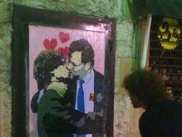 El beso imposible entre Rajoy y Puigdemont