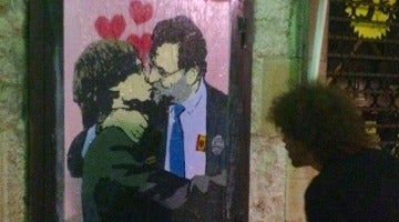 El beso imposible entre Rajoy y Puigdemont