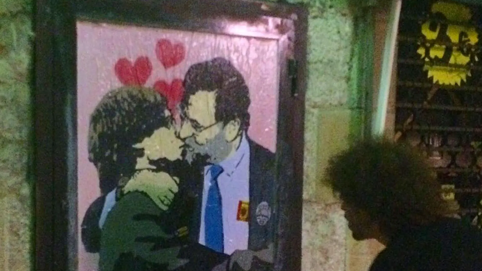 El beso imposible entre Rajoy y Puigdemont El beso imposible entre Rajoy y Puigdemont