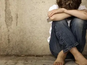Imagen de un niño víctima de maltrato Imagen de un niño víctima de maltrato