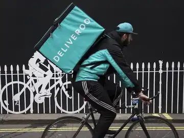 Un repartidor de Deliveroo Un repartidor de Deliveroo