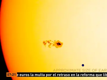 Gran mancha del sol de tamaño mucho mayor que La Tierra Gran mancha del sol de tamaño mucho mayor que La Tierra