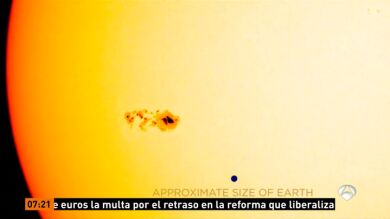 La NASA capta una mancha solar más grande que la Tierra y avisa de que crece muy rápido