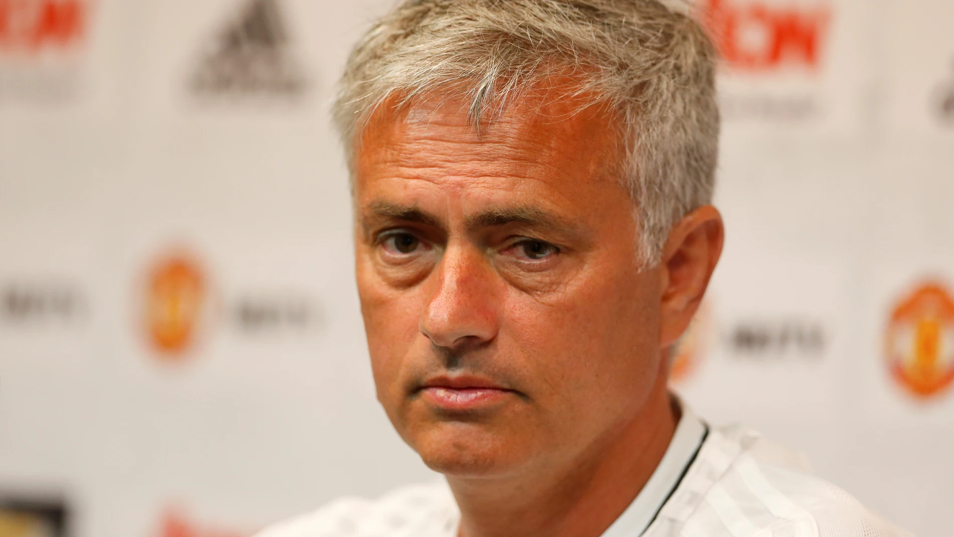 Mourinho, durante la conferencia de prensa Mourinho, durante la conferencia de prensa