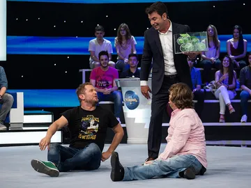 El Monaguillo y Carlos Latre estrenan el Alfabody de 'Me Resbala' El Monaguillo y Carlos Latre estrenan el Alfabody de 'Me Resbala'