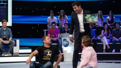 El Monaguillo y Juan Muñoz estrenan el Alfabody de 'Me Resbala' con la ayuda de Carlos Latre