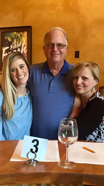 Christina Jennings, Rob Newbold y Beth Gilbreath reunidos Christina Jennings, Rob Newbold y Beth Gilbreath reunidos