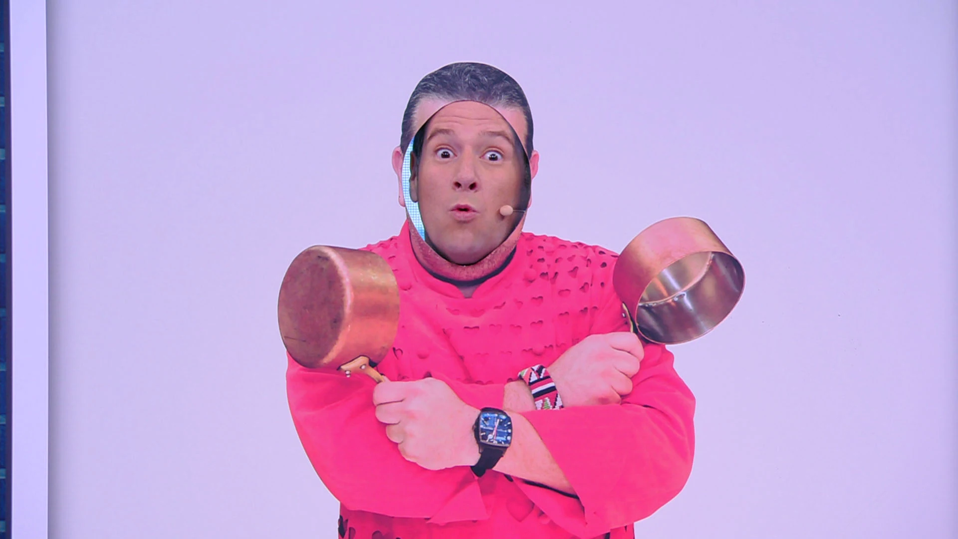 Carlos Latre se mete en la piel de Alberto Chicote para dar vida al cartón más divertido Carlos Latre se mete en la piel de Alberto Chicote para dar vida al cartón más divertido