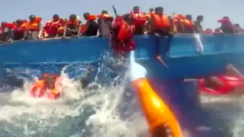 Más de 4.000 emigrantes rescatados en el Mediterráneo en 24 horas Más de 4.000 emigrantes rescatados en el Mediterráneo en 24 horas