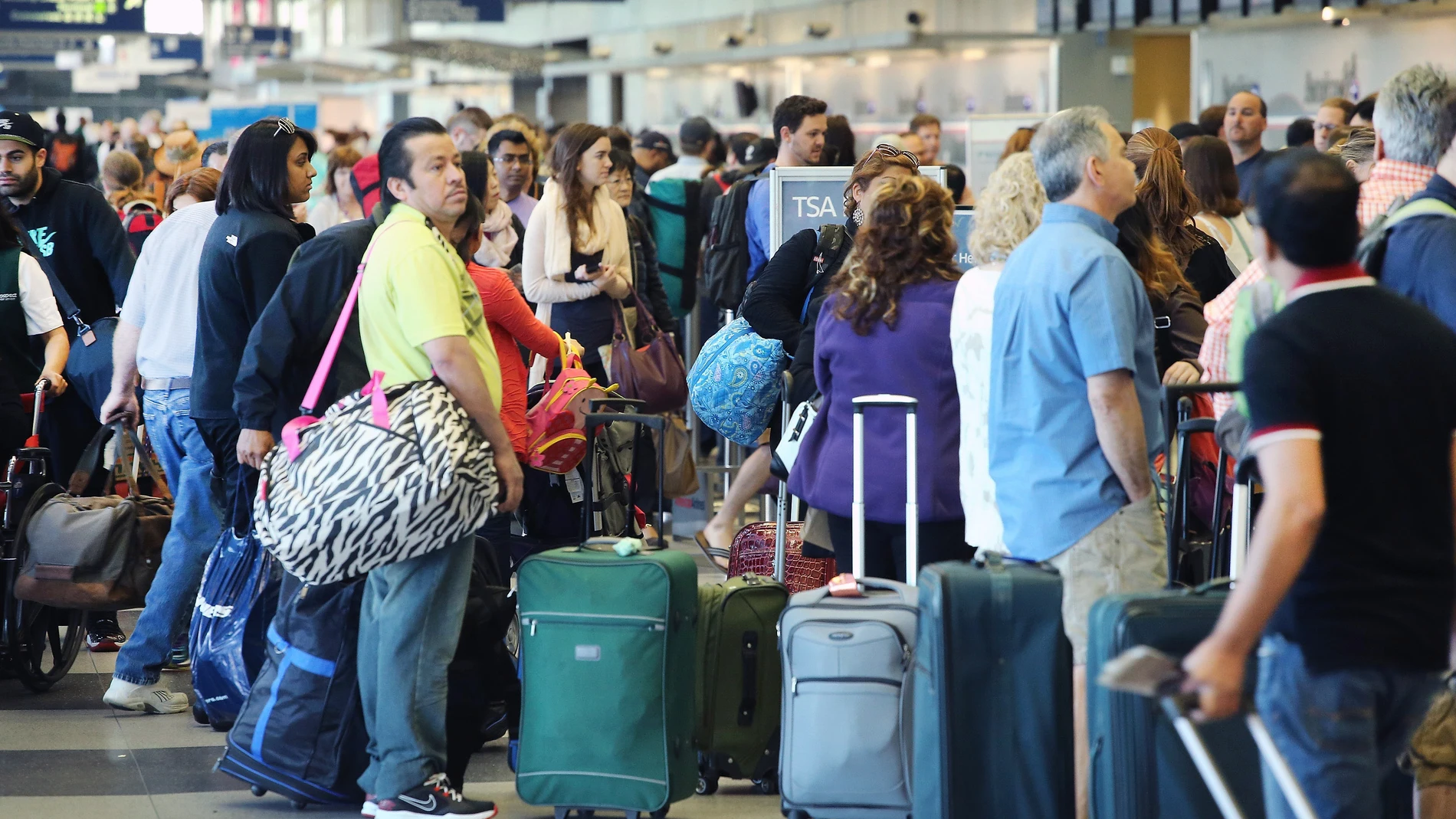Aeropuertos y viajeros Aeropuertos y viajeros