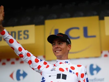 Warren Barguil, en el podio tras una etapa del Tour Warren Barguil, en el podio tras una etapa del Tour