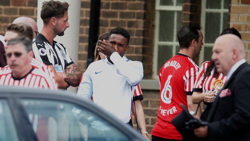Defoe, desconsolado durante el funeral de Bradley Lowery