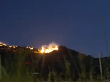 Incendio en la Sierra de Arroyo de San Serván Incendio en la Sierra de Arroyo de San Serván