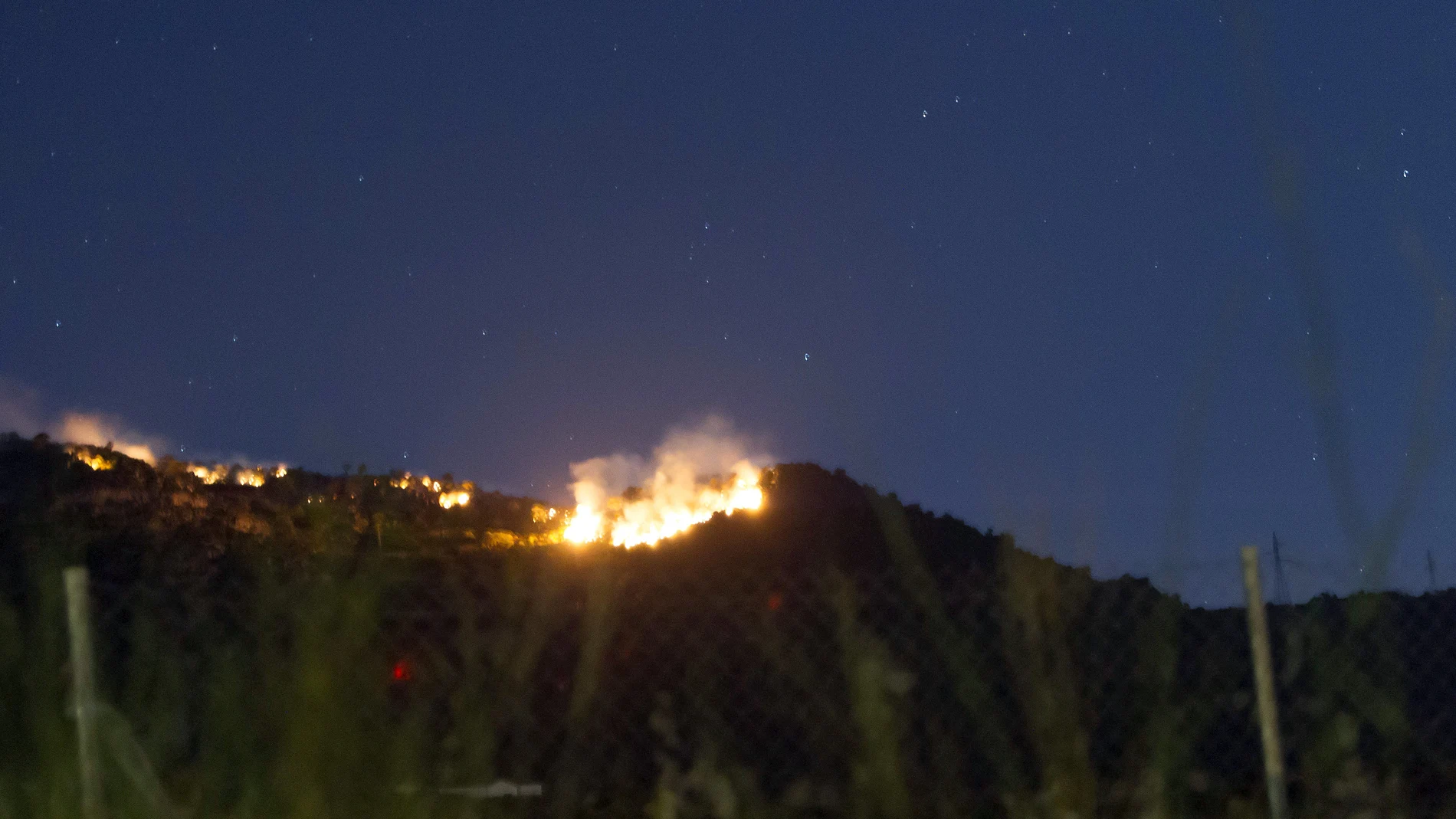 Incendio en la Sierra de Arroyo de San Serván Incendio en la Sierra de Arroyo de San Serván