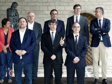 Foto de familia del nuevo Govern de la Generalitat de Cataluña