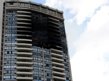 Varios heridos por un incendio en un rascacielos de Honolulu Varios heridos por un incendio en un rascacielos de Honolulu