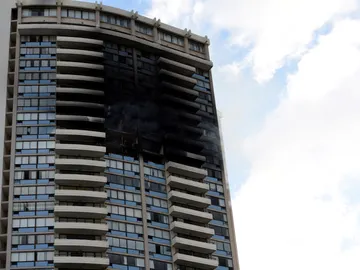Varios heridos por un incendio en un rascacielos de Honolulu Varios heridos por un incendio en un rascacielos de Honolulu