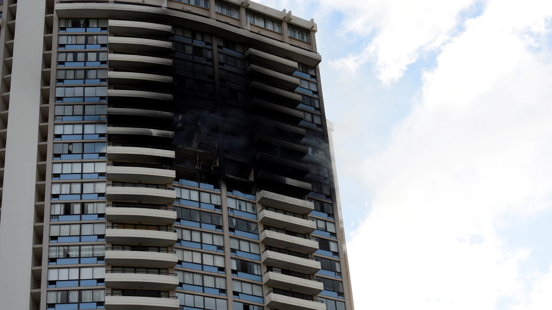 Varios heridos por un incendio en un rascacielos de Honolulu Varios heridos por un incendio en un rascacielos de Honolulu