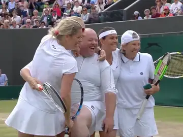Quinn con las tenistas en Wimbledon Quinn con las tenistas en Wimbledon