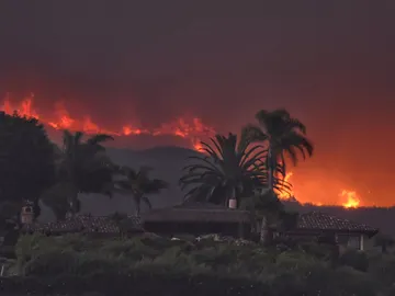 Los incendios forestales obligan a evacuar a cerca de 3.000 personas en California Los incendios forestales obligan a evacuar a cerca de 3.000 personas en California