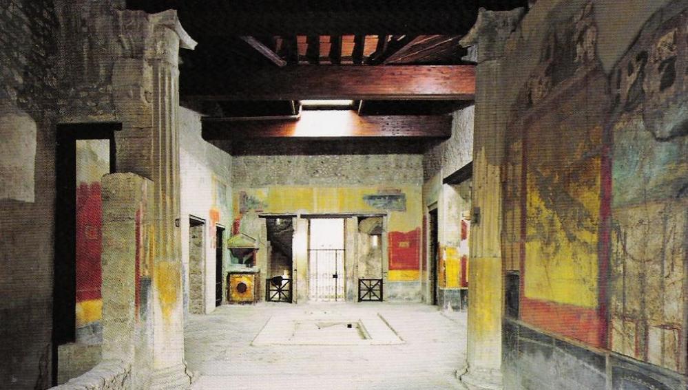 Un hombre ha sido detenido por defecar en un monumento en Pompeya