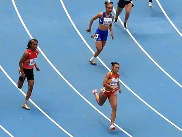 Jael Bestue, liderando una carrera de los 200 metros lisos Jael Bestue, liderando una carrera de los 200 metros lisos