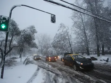 Las nevadas en Chile dejan un muerto, dos heridos y miles de hogares sin luz Las nevadas en Chile dejan un muerto, dos heridos y miles de hogares sin luz