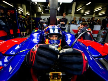 Carlos Sainz, a lomos del Toro Rosso