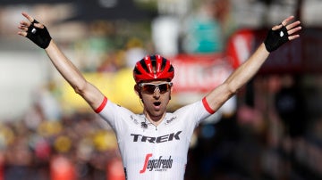 Bauke Mollema celebra su victoria de etapa en el Tour